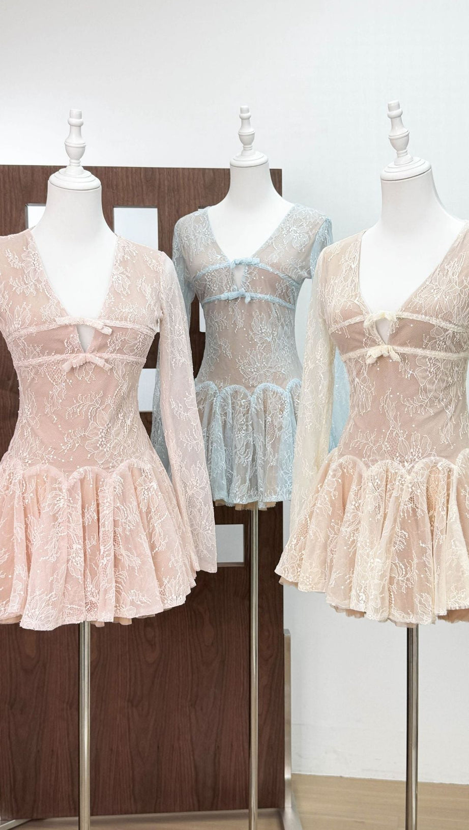 EILEEN LONG-SLEEVE V-NECK LACE A-LINE MINI DRESS IN BLUE