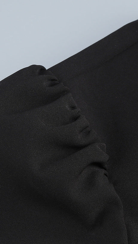 MINIKLEID MIT HERZSCHLEIFE UND CUTOUT