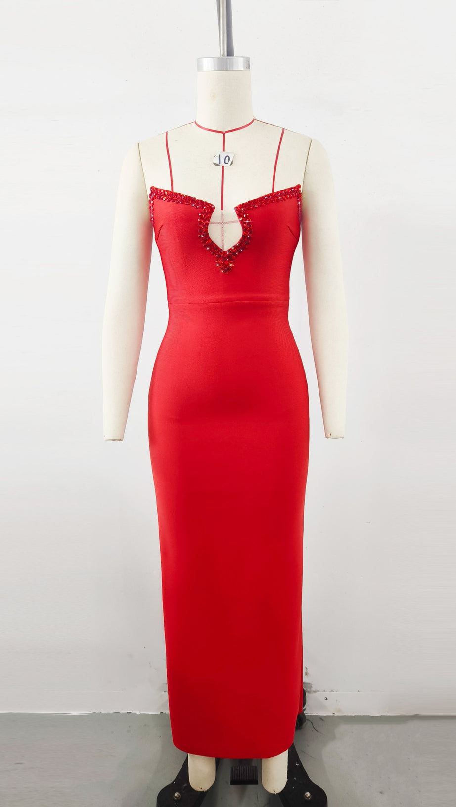 ABITO LUNGO DA SERA CON FASCIA ROSSA E DIAMANTI