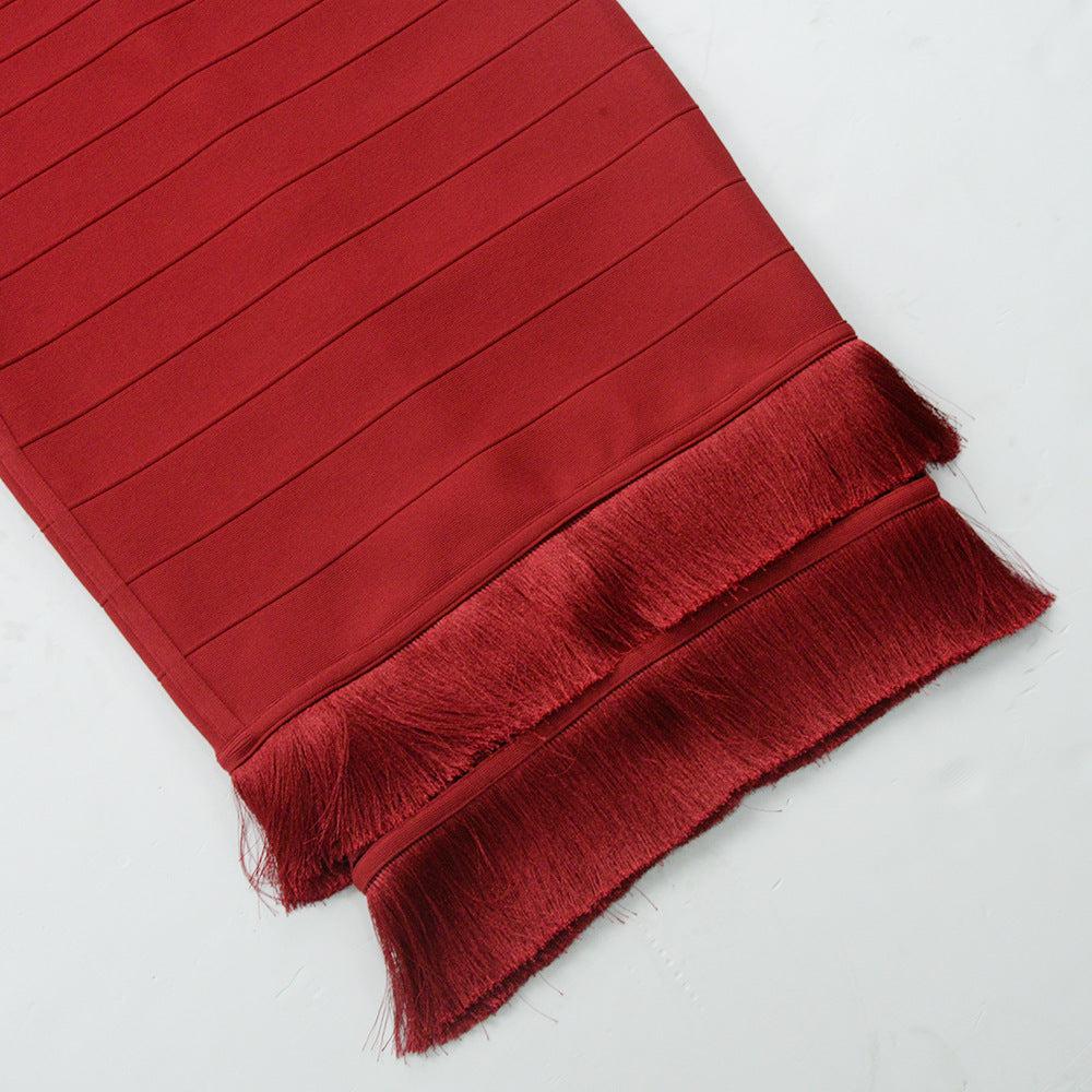 Bodycon-Midikleid aus Bandage-Spitze mit Quasten in Burgunderrot