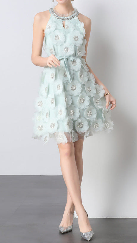 Chloe – Minikleid mit Strass und 3D-Blumen in Mintgrün