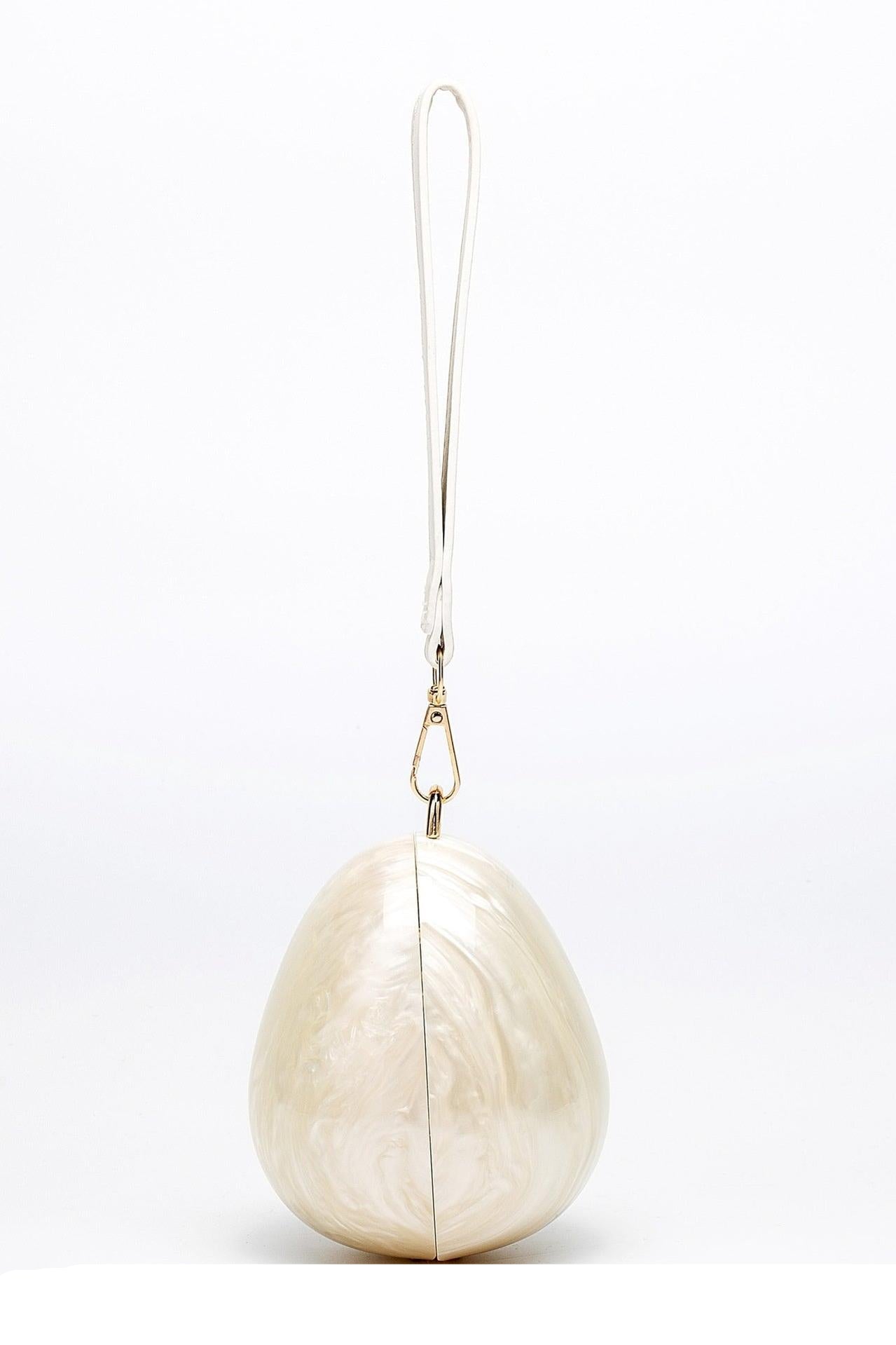 BORSA A UOVA CON CINTURINO DI PERLE