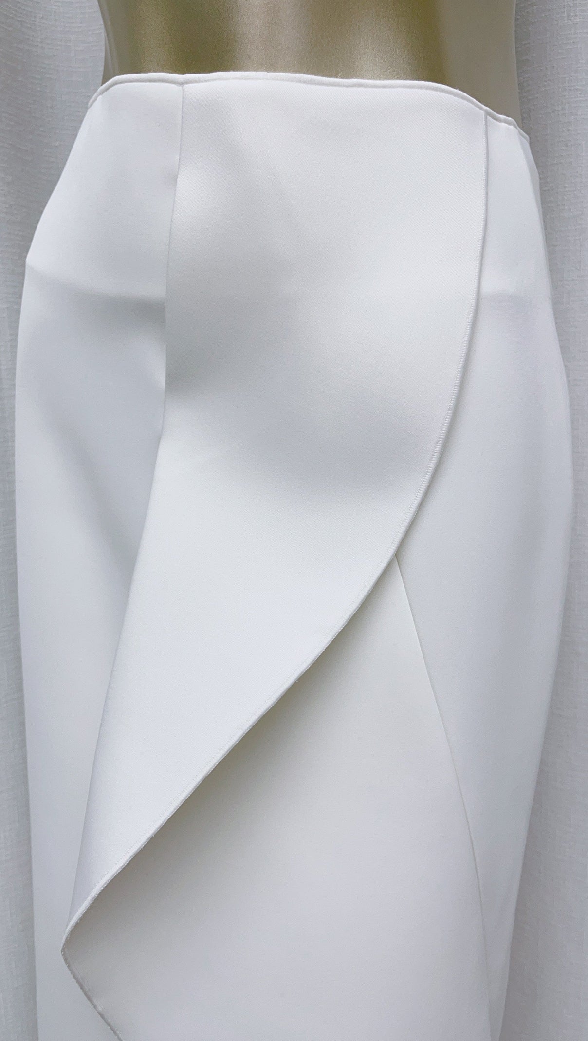 AIIZIE IRREGULAR RUFFLE FISHTAIL SKIRT IN IVORY - product image