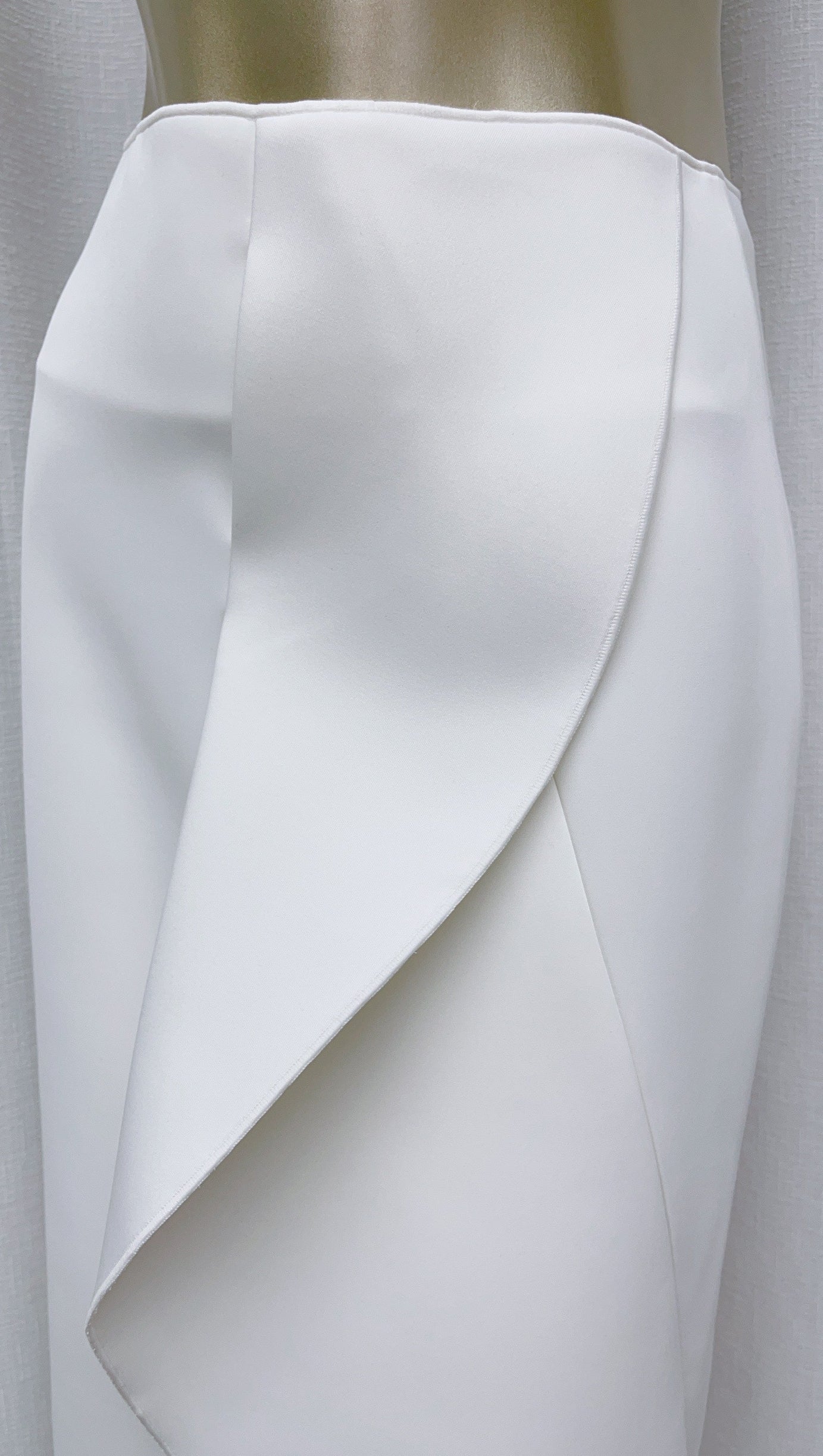 IRREGULAR RUFFLE FISHTAIL SKIRT IN IVORY