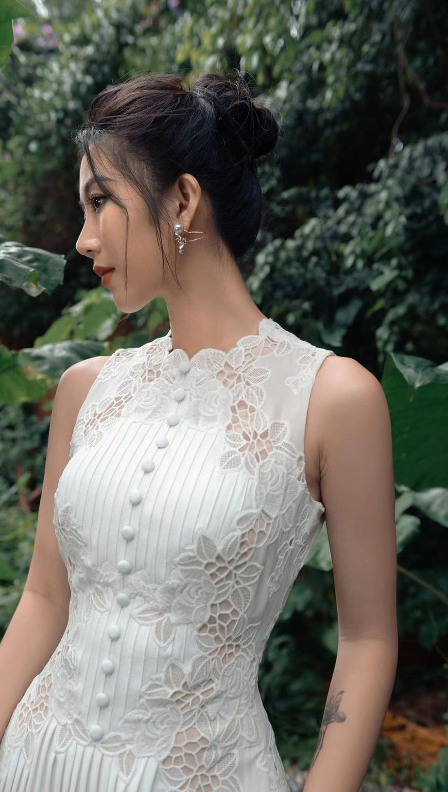 nancy lace embroidery pleated midi dress in white