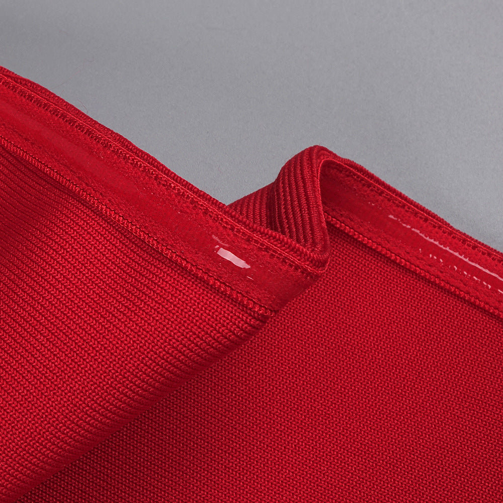 ABITO ROSSO CON SCHIENA SENZA TASCHE E SCOLLO A V