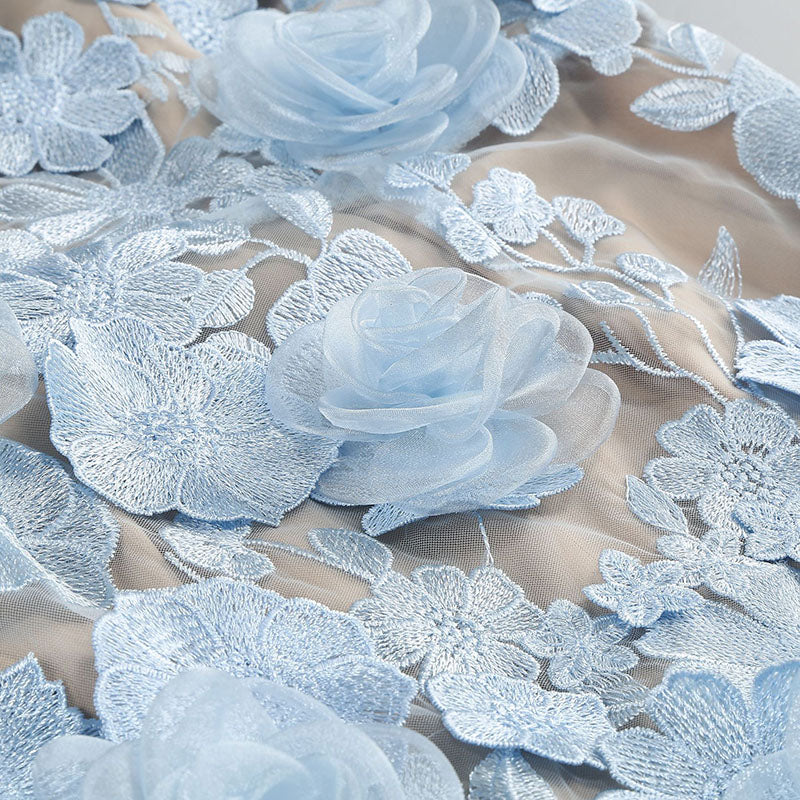 Jessica – Minikleid mit Blumenstickerei in Blau