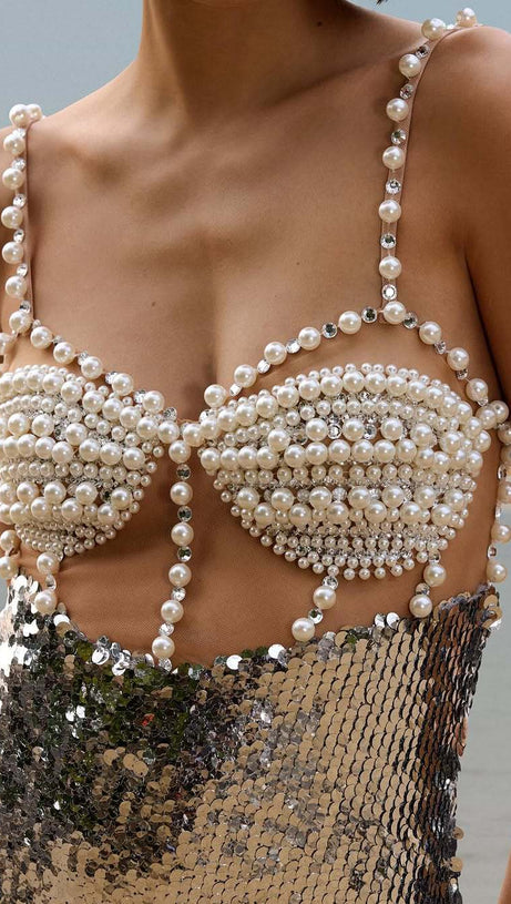 ABITO DA SERA CON PAILLETTES ARGENTO PERLATO E SCOLLO ALL'AMERICANA