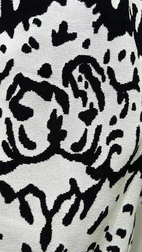 MINIKLEID AUS STRETCH-STRICK MIT BLUMENMUSTER