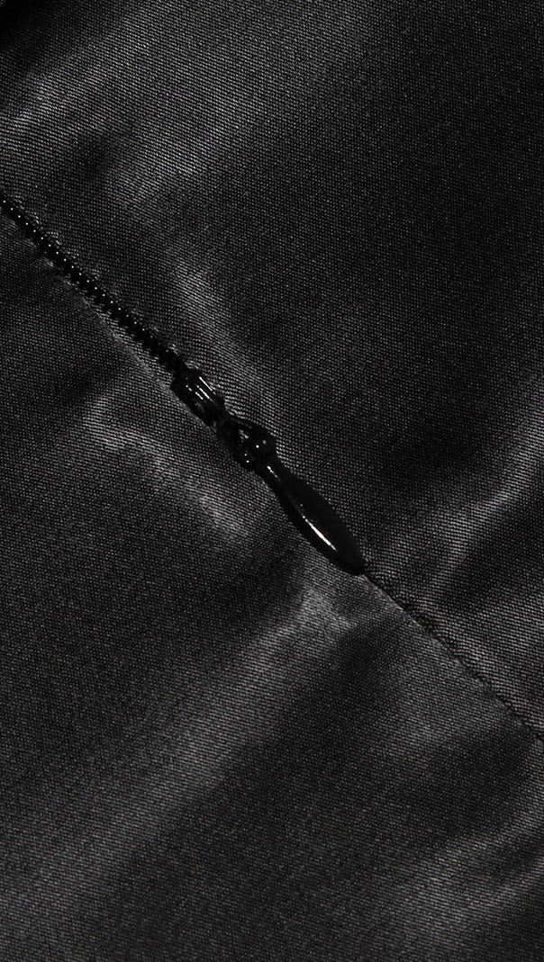 SCHWARZES SATIN-MINIKLEID