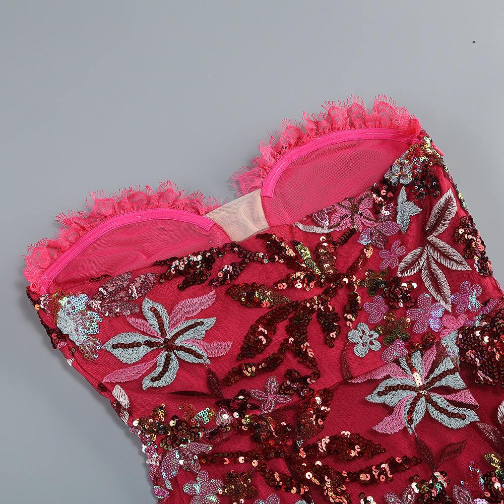 Trägerloses, figurbetontes Maxikleid mit Blumen-Paillettenstickerei 
