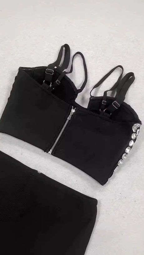 CRYSTAL-VERZIERTER CROP-TOP-ROCK-ANZUG