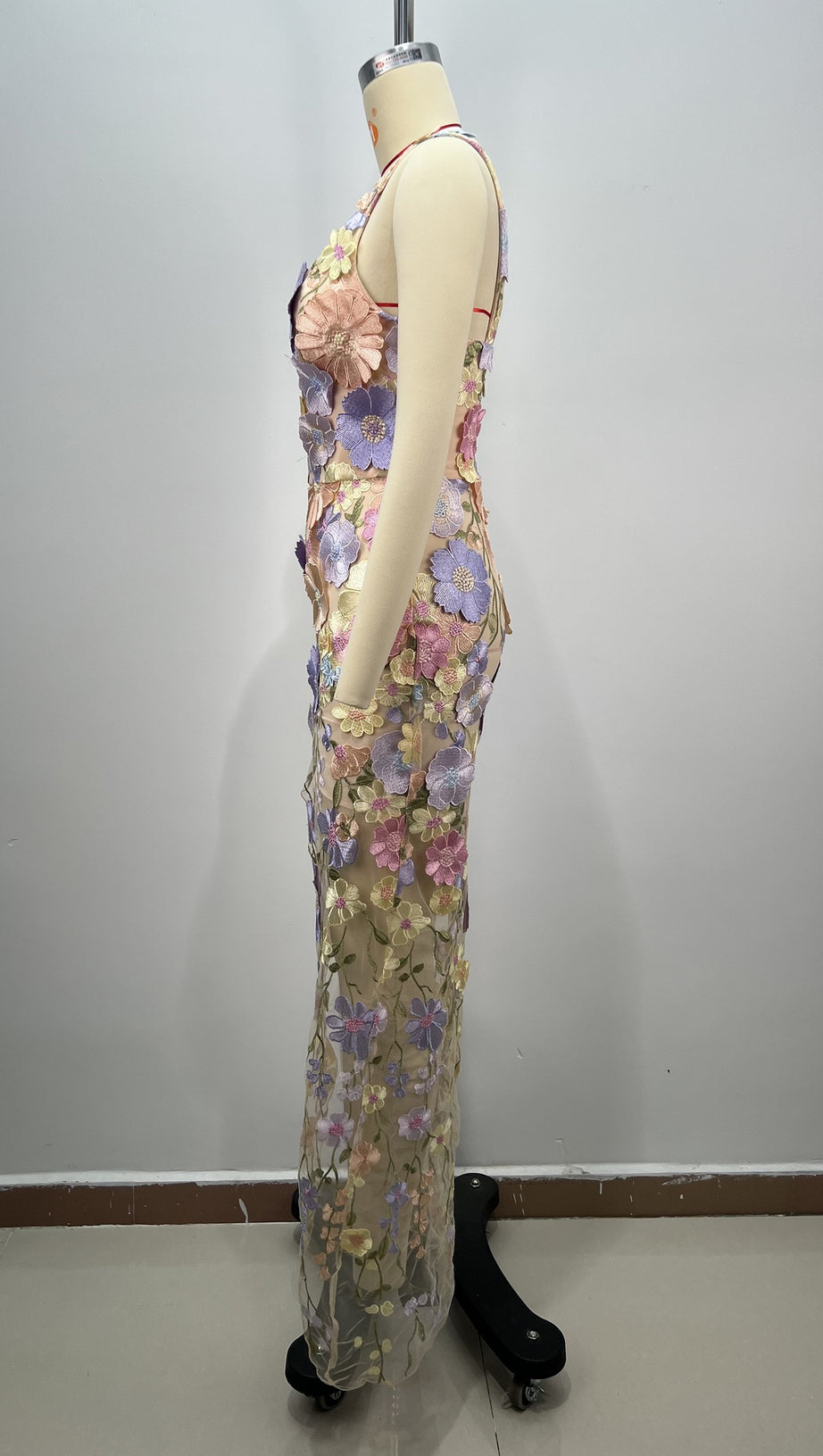 Maxikleid mit Blumenstickerei Lavendel