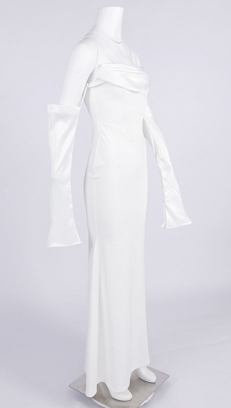 ABITO BIANCO A MANICHE LUNGHE CON SPALLE SCOPERTE