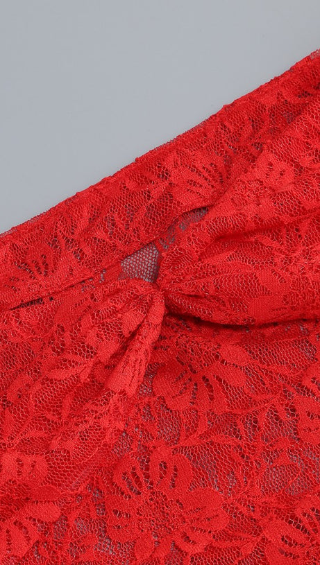 Helen – Zweiteiliges Set mit Spitzen-Blumenapplikation in Rot