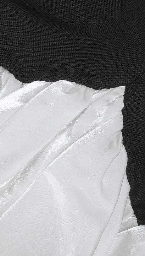 Kleid mit Schmetterlingsstickerei