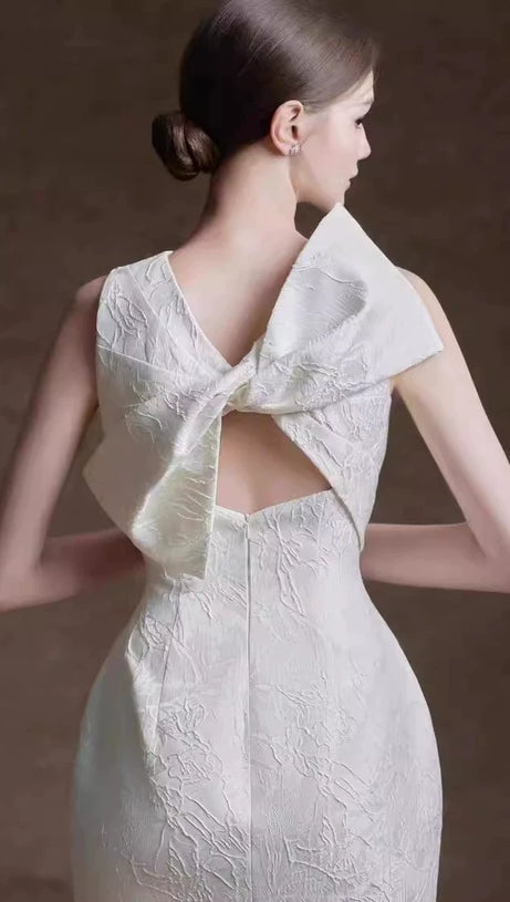 ALEXANDRA PEGGED BACK SLIT BROCADE MIDI DRESS IN WHITE