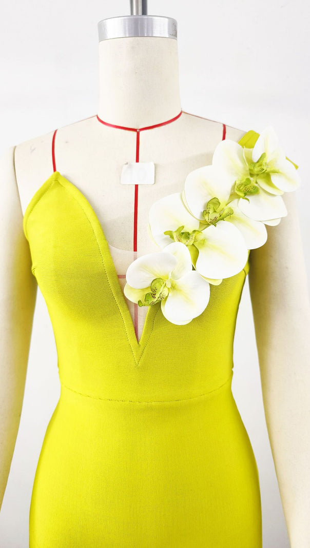 AIIZIE YELLOW-GREEN ONE-SHOULDER FLORAL BANDAGE SPLIT MAXI DRESS - product image
