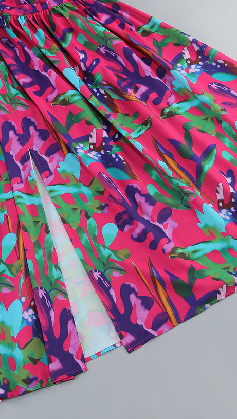 Lila bedrucktes Midikleid mit offenem Rückenschlitz und ausgehöhlter Vorderseite