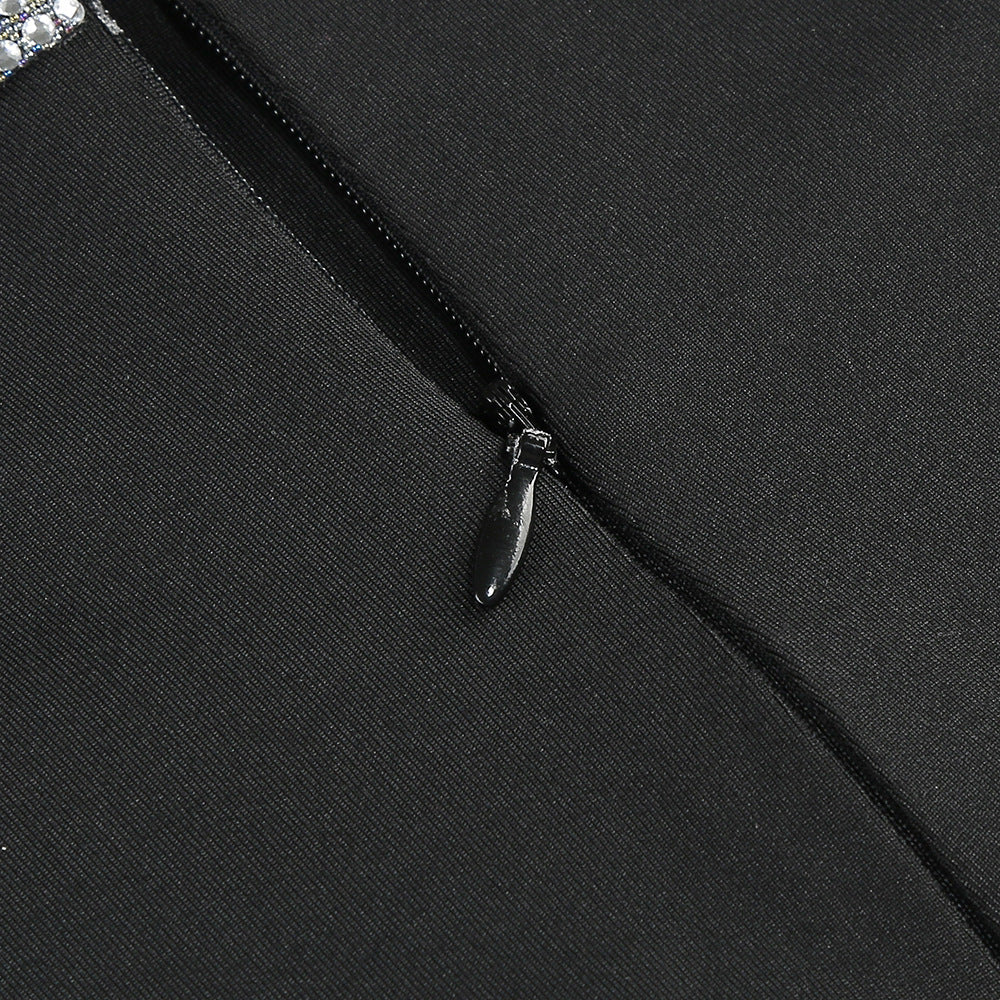 Maxikleid mit Schlangenriemen und Kristallen in Schwarz 