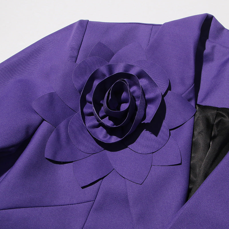 Aharon Blazer mit Blumenrevers und Kreuz