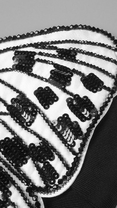 Kleid mit Schmetterlingsstickerei