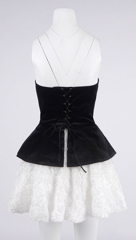 COMPLETO CON GONNA MINI IN VELLUTO A PETALI E SENZA GUANTI - NERO/BIANCO