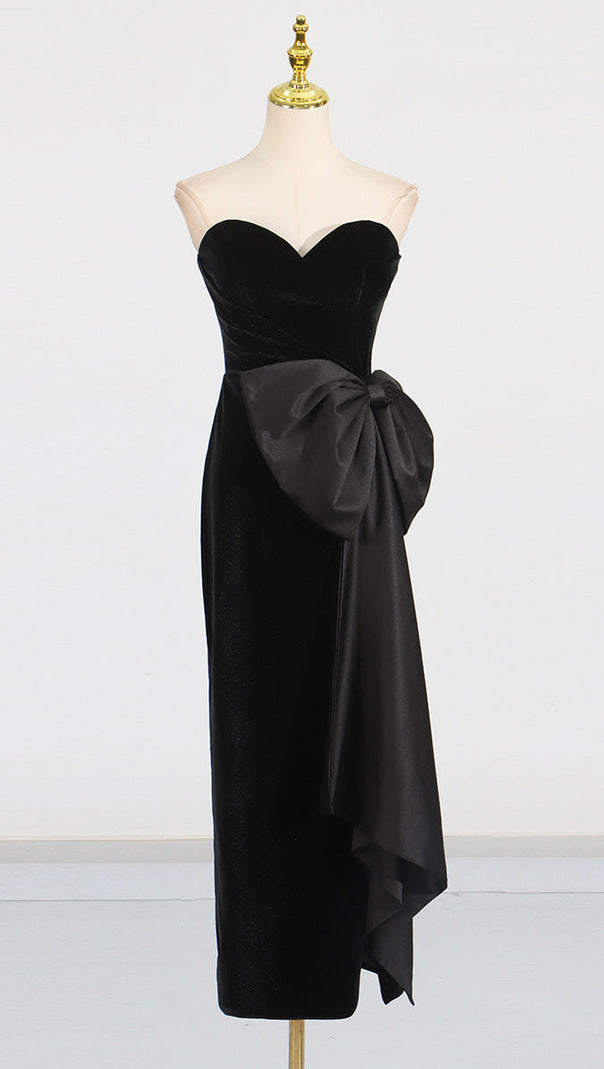 Bow – Unregelmäßiges, asymmetrisches, ärmelloses Midikleid in Schwarz