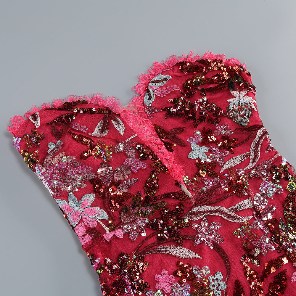 Trägerloses, figurbetontes Maxikleid mit Blumen-Paillettenstickerei 