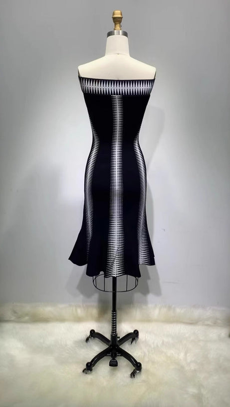 ABITO MIDI JACQUARD CON SPALLE SCOPERTE NERO