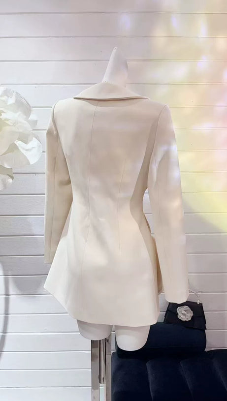 BEULAH 3D FLOWER EMBELLISHED BLAZER IN BEIGE