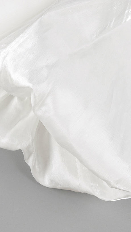 Kleid mit Schmetterlingsstickerei