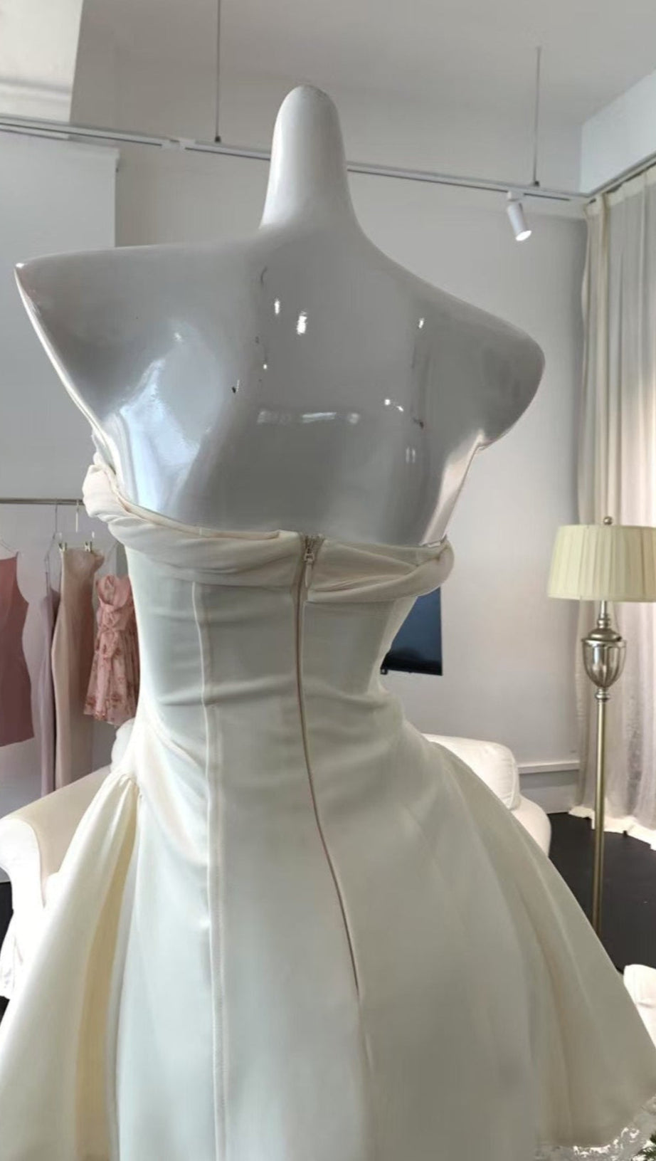 ABITO CORTO SENZA SPALLINE CON BORDI IN PIZZO SYLVIA BIANCO