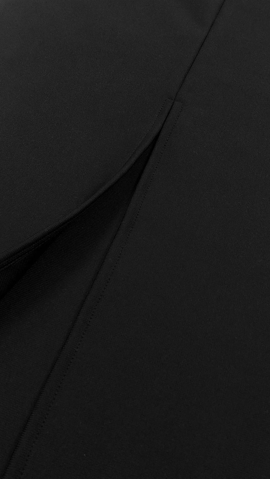 Schulterfreies, figurbetontes Maxikleid mit Perlenverzierung in Schwarz