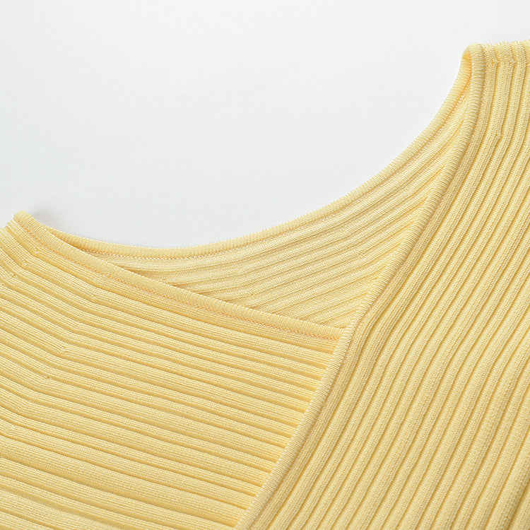 Gelbes Midikleid mit Spitzeneinsatz