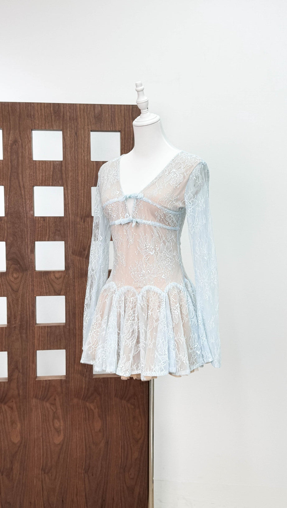 EILEEN LONG-SLEEVE V-NECK LACE A-LINE MINI DRESS IN BLUE