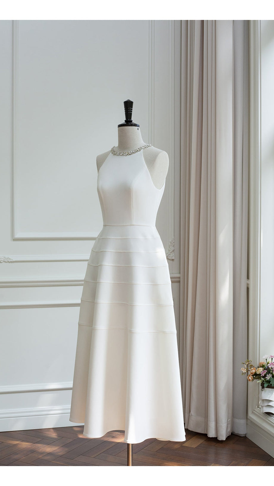 ABITO MIDI SENZA MANICHE CON SCOLLO ALL'AMERICANO E DIAMANTI IN BIANCO
