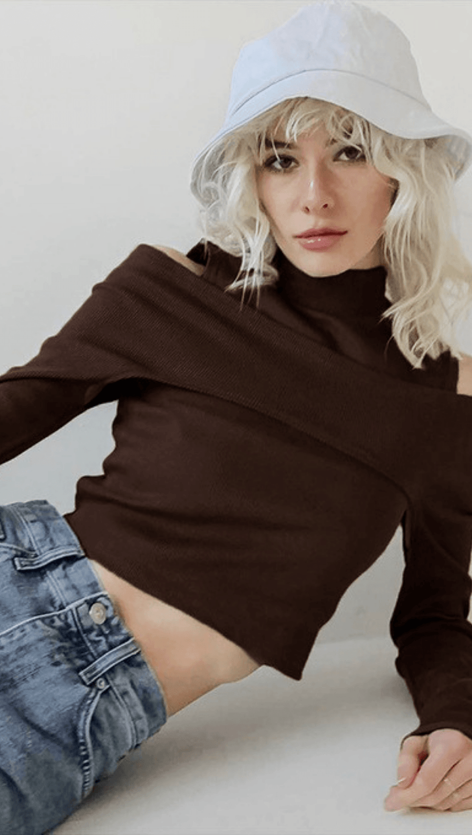 OFF-THE-SHOULDER SOLID COLOR T-SHIRT