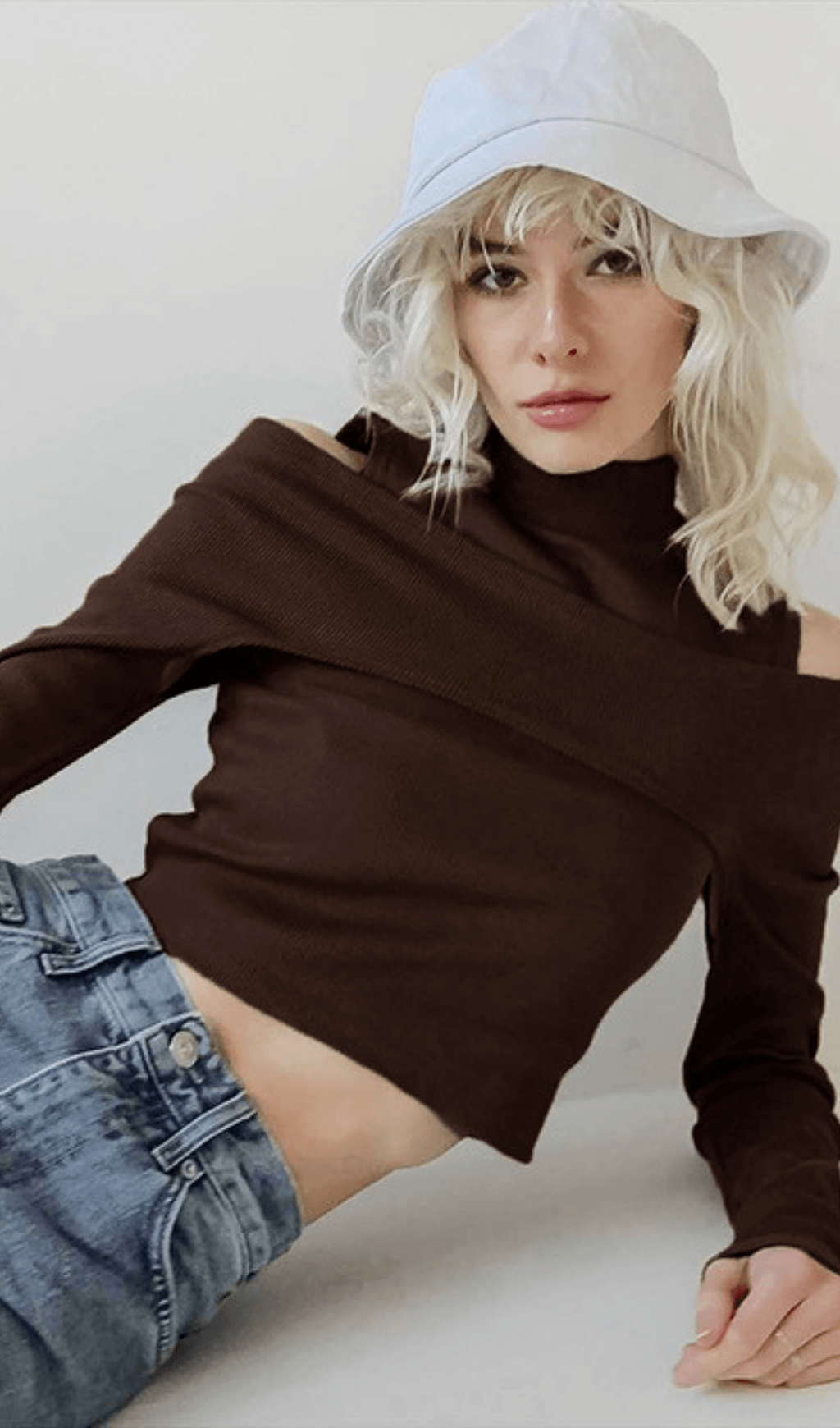 OFF-THE-SHOULDER SOLID COLOR T-SHIRT