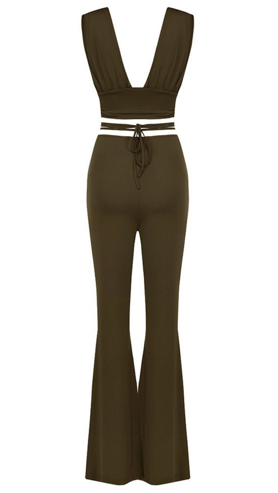 Oberteil mit offenem Rücken und Bootcut-Hose mit hoher Taille. 