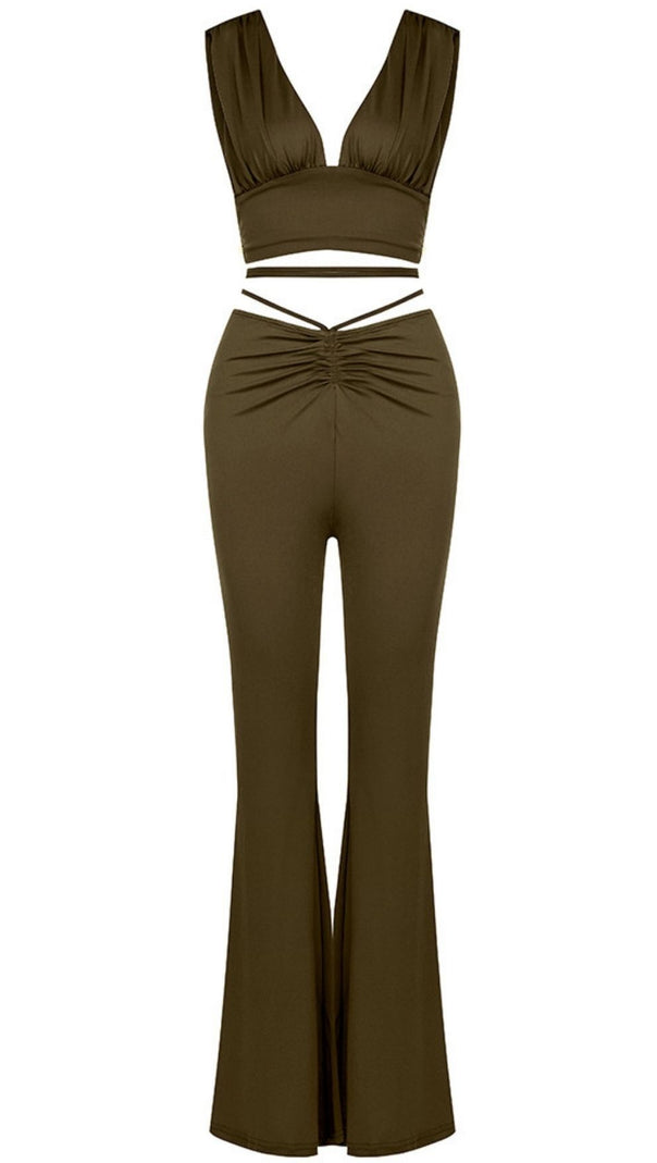 AIIZIE OPEN-BACK TOP AND HIGH-WAISTED BOOTCUT TROUSERS. - product image