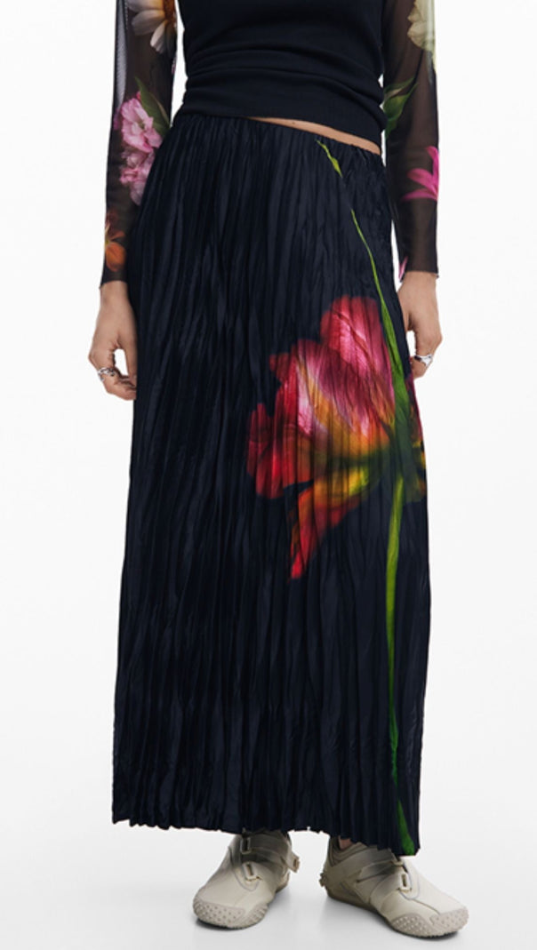 AIIZIE ZANNA PRINT PLEATED SKIRT IN BLACK - product image
