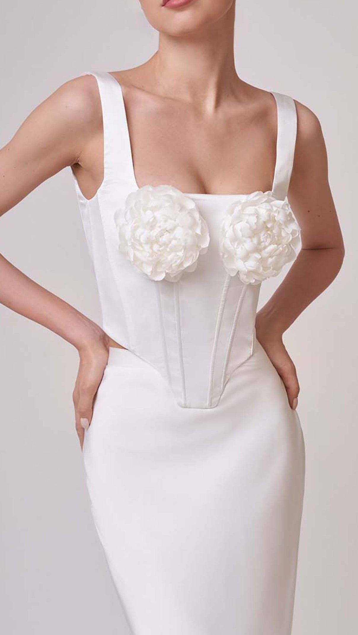 SET DUE PEZZI CON CORSETTO DECORATO CON ROSE