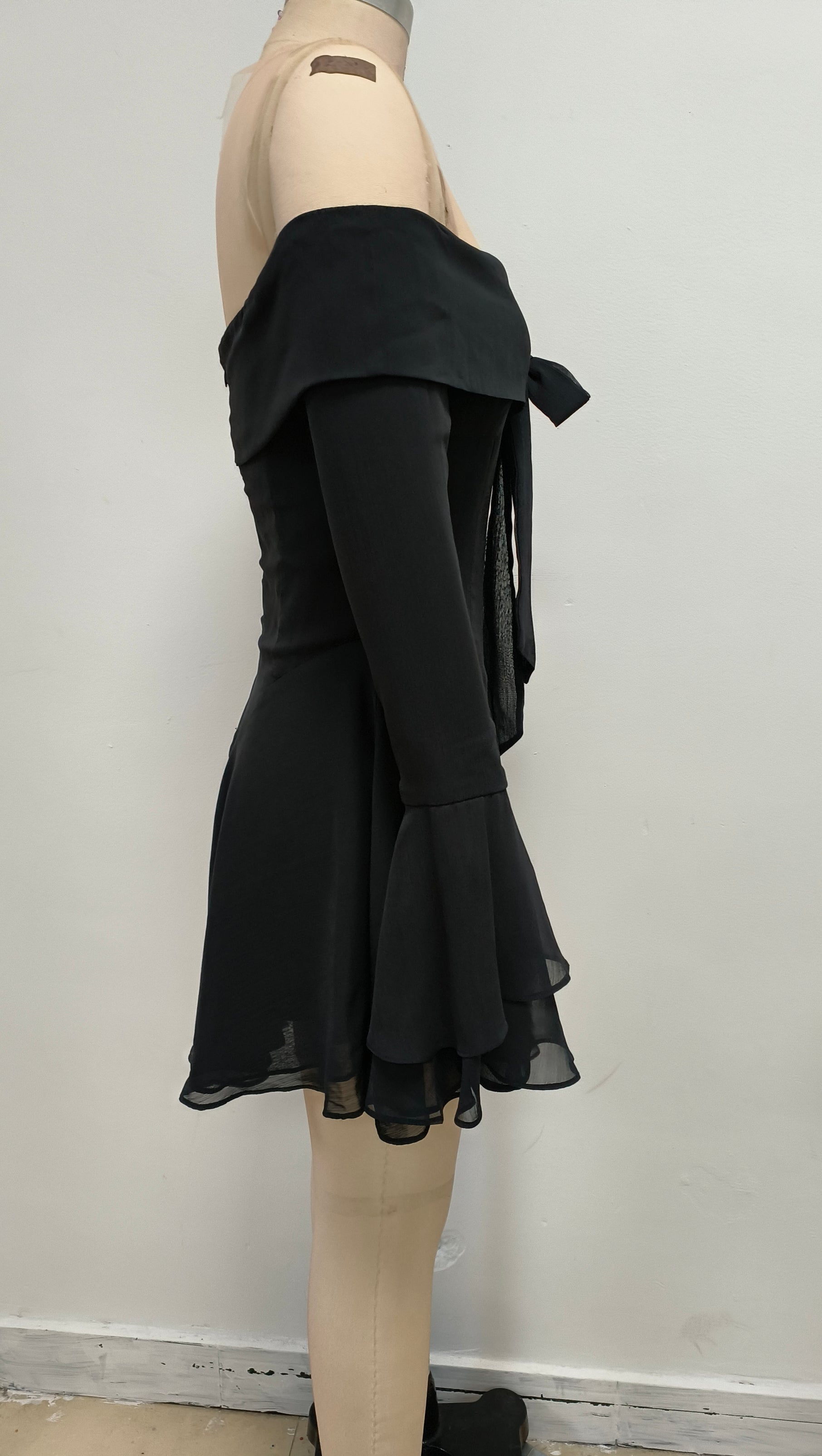 AIIZIE OFF-SHOULDER TIE LONG-SLEEVED MINI DRESS BLACK - product image
