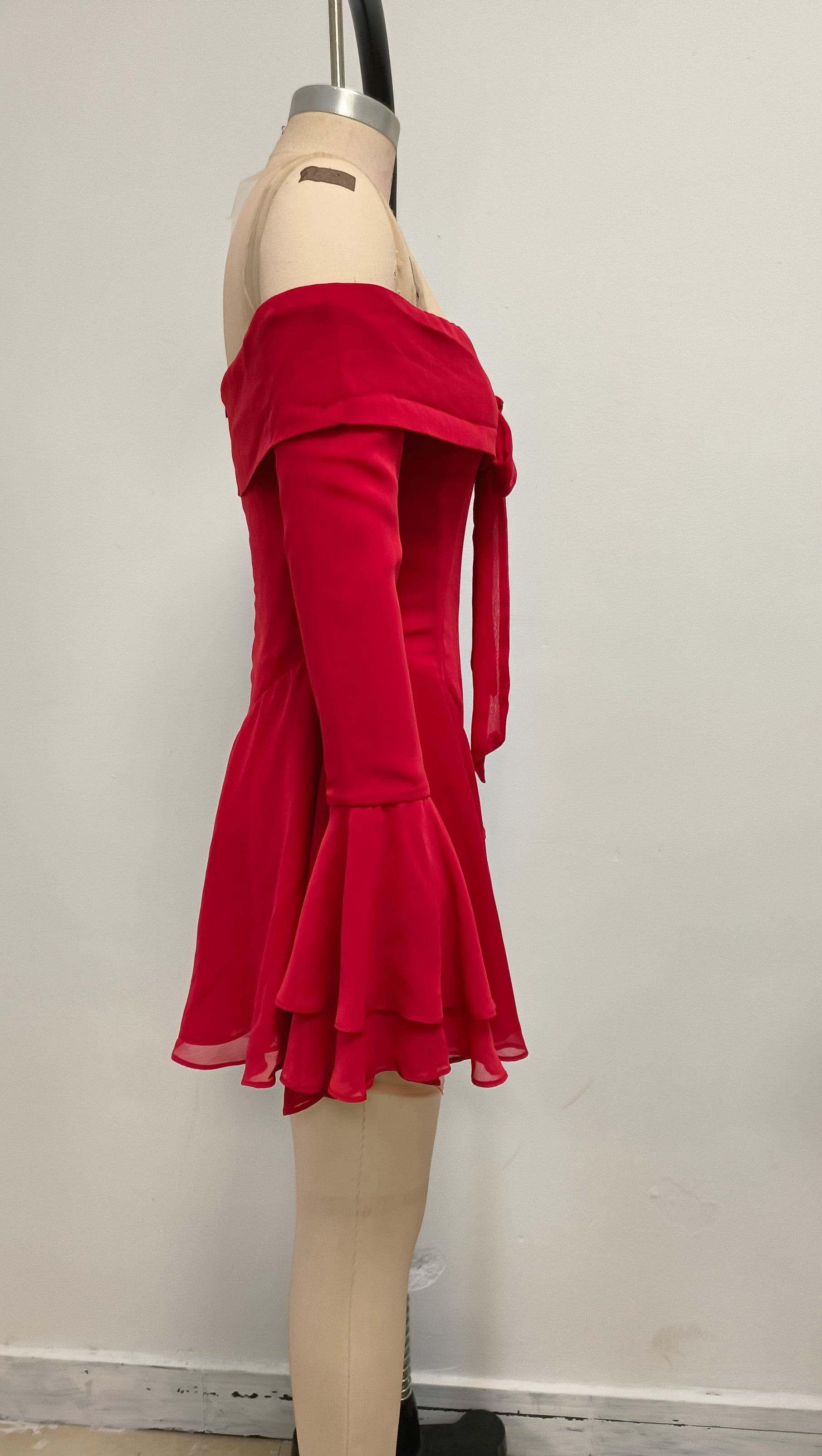 AIIZIE OFF-SHOULDER TIE LONG-SLEEVED MINI DRESS RED - product image