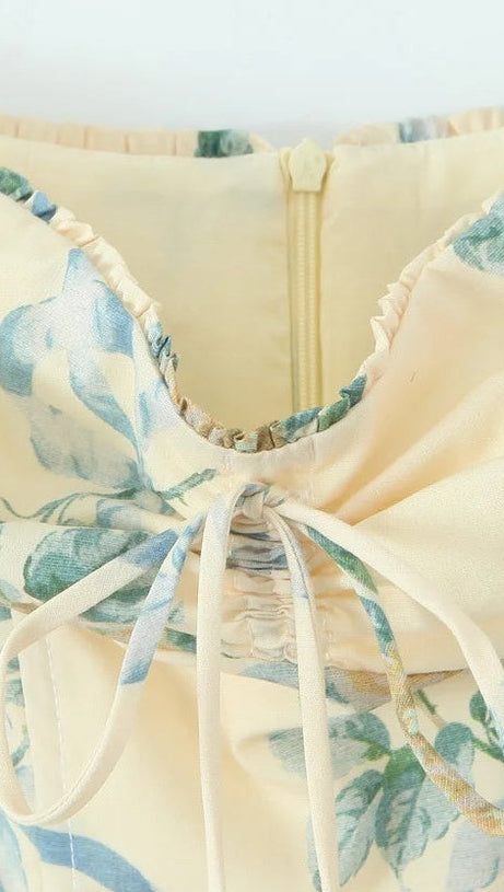 Daphne – Midikleid mit Herzausschnitt und Blumenmuster in Gelb