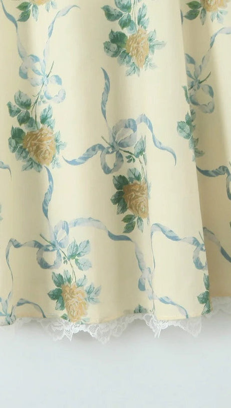 Daphne – Midikleid mit Herzausschnitt und Blumenmuster in Gelb