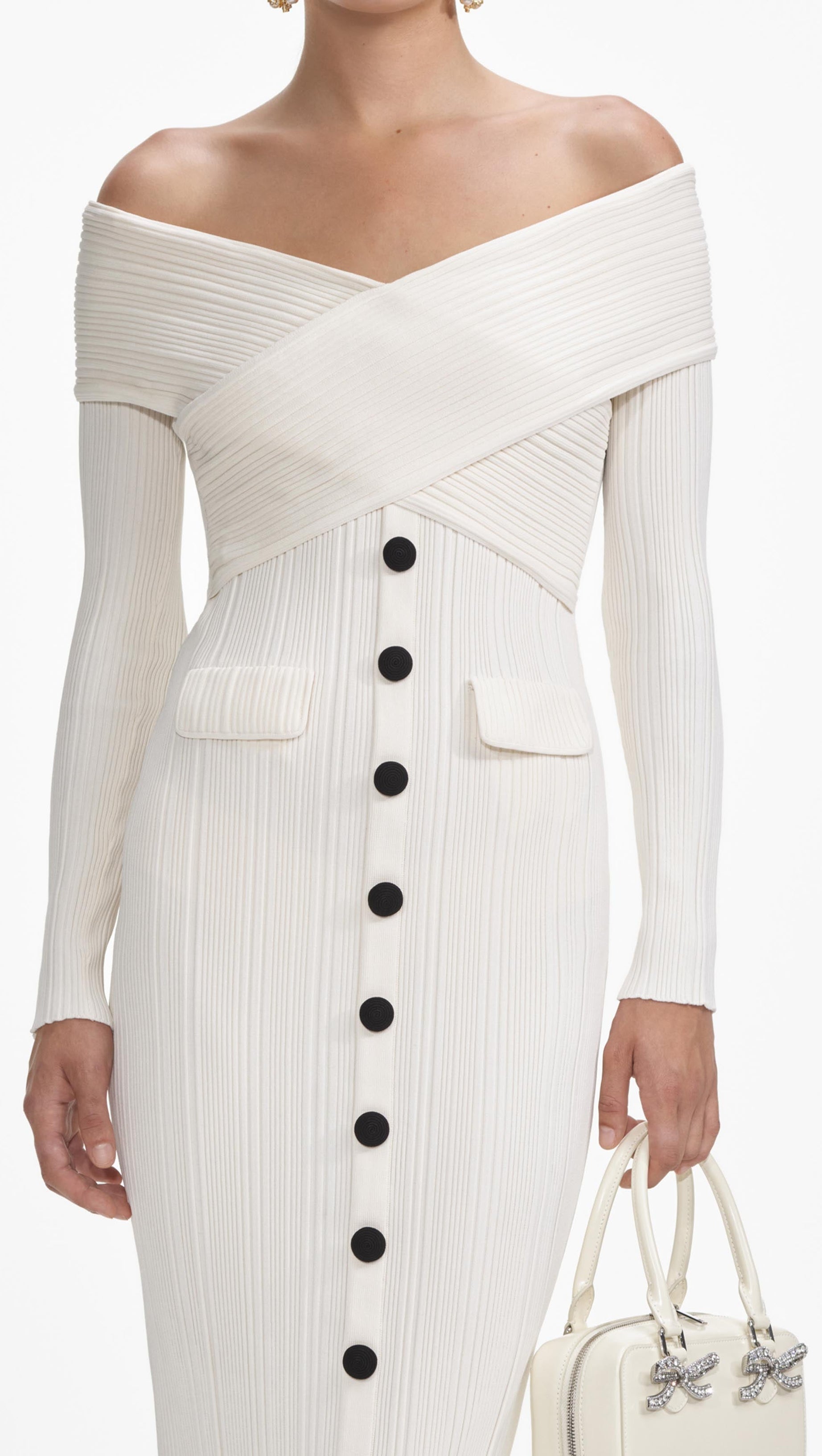 Penny – Schulterfreies Midi-Strickkleid in Creme