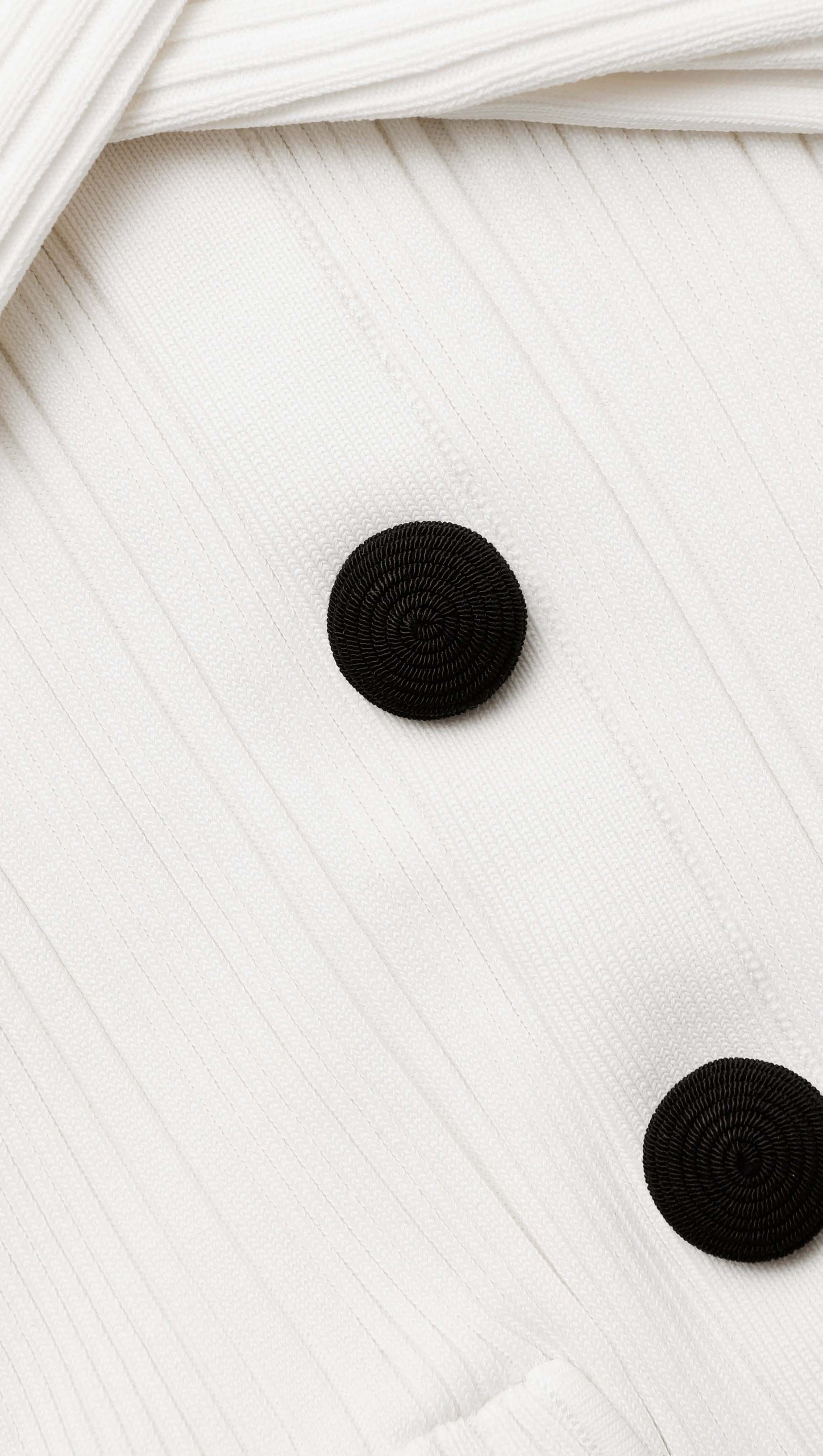 Penny – Schulterfreies Midi-Strickkleid in Creme