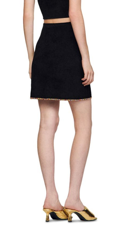 MINIROCK MIT SAMTVERZIERUNG 